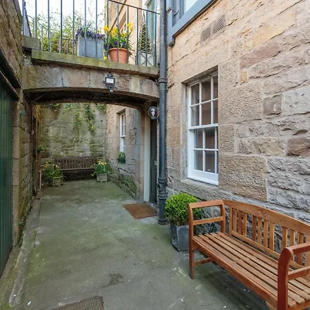 Beautiful Hideout In Center Of Edinburg