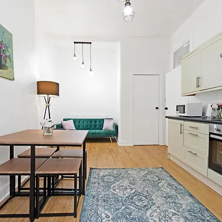 Apartment Wonderful & Comfy 2 Bedroom - Close To Centre - Free Parking