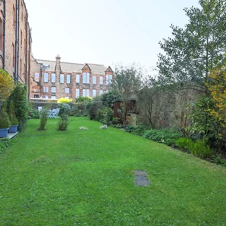 Joivy Gorgeous 1-bed Flat With A Shared Garden Edinburgh