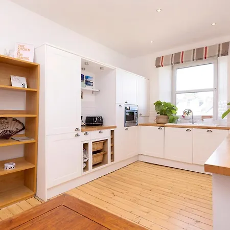 Joivy Gorgeous 1-bed Flat With A Shared Garden * Edinburgh