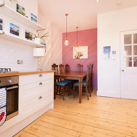 Joivy Gorgeous 1-bed Flat With A Shared Garden Edinburgh