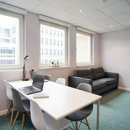 8 Roxburgh Apartment