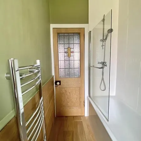 Apartment Pass The Keys Homely 2 Bed Flat Near City Centre - Free Parking