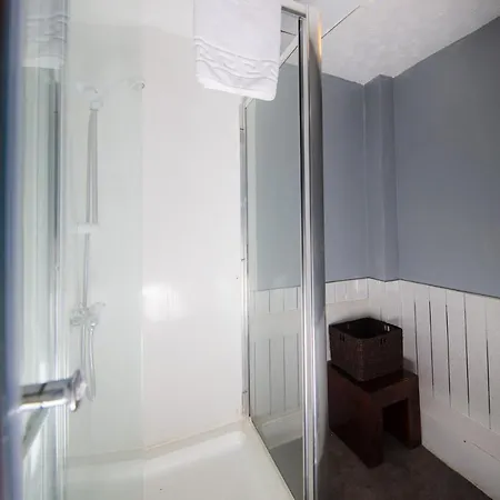 Super Central 4Bedroom Apartment At The Meadows