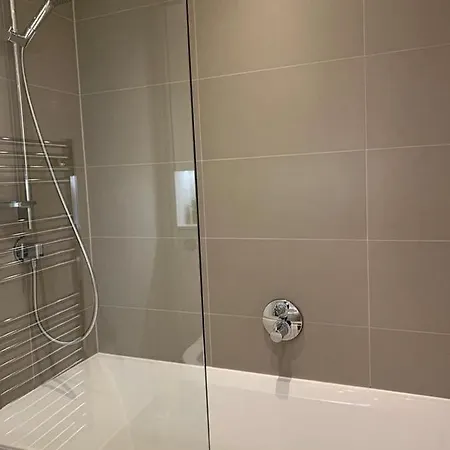 Quartermile One Bedroom Апартаменты *