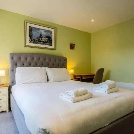 Amazing 2 Bedroom With Views Of Castle * Edinburgh