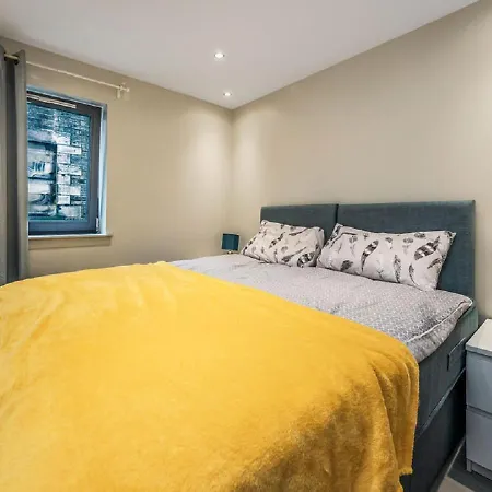 Heart Of Edinburgh's Old Town - Modern 2 Bedroom & Lift - Old Fishmarket Close. *