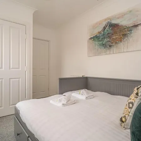 Pass The Keys Modern Flat Near Airport And Town, Free Parking Edynburg