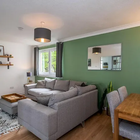 Pass The Keys Modern Flat Near Airport And Town, Free Parking