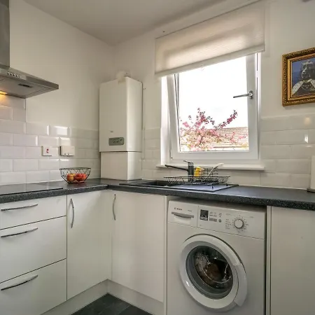 Pass The Keys Modern Flat Near Airport And Town, Free Parking Apartament Edynburg