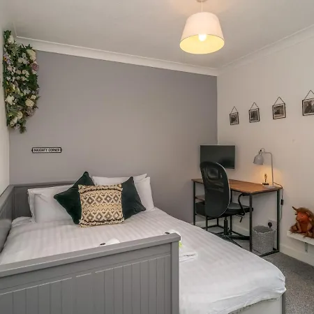 Apartment Pass The Keys Modern Flat Near Airport And Town, Free Parking