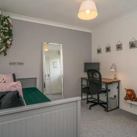 Apartament Pass The Keys Modern Flat Near Airport And Town, Free Parking Edynburg