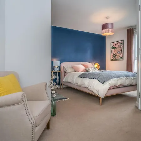 Pass The Keys Modern 2 Beds Flat With Balcony And Free Parking *