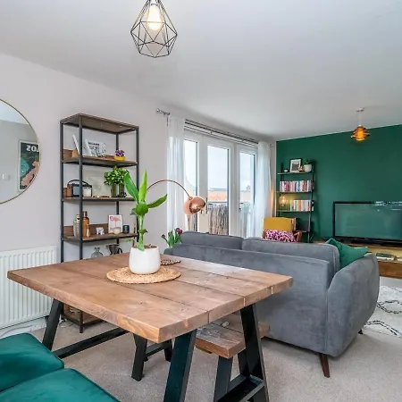 Apartment Pass The Keys Modern 2 Beds Flat With Balcony And Free Parking *