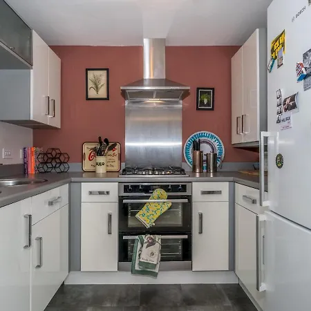Pass The Keys Modern 2 Beds Flat With Balcony And Free Parking شقة *