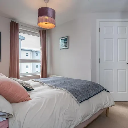 Pass The Keys Modern 2 Beds Flat With Balcony And Free Parking Apartment Edinburgh
