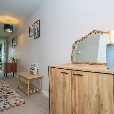 Pass The Keys Modern 2 Beds Flat With Balcony And Free Parking شقة