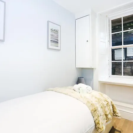 Ultra Modern, Stylish Next To Princes St