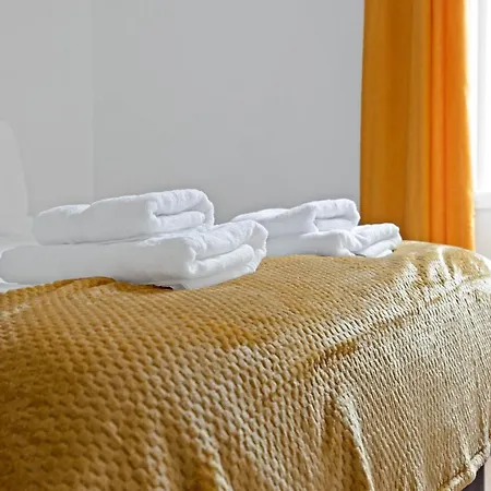 Wonderful & Comfy 2 Bedroom - Close To Centre - Free Parking Apartment *