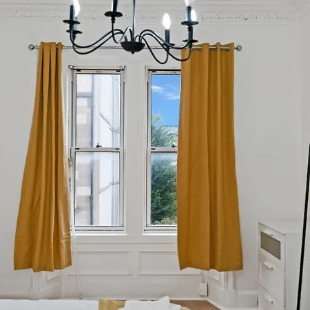 Wonderful & Comfy 2 Bedroom - Close To Centre - Free Parking