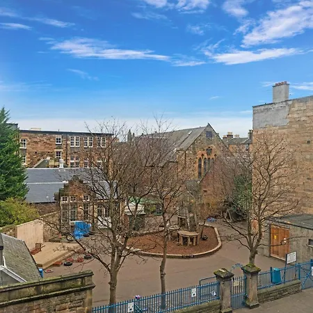 Wonderful & Comfy 2 Bedroom - Close To Centre - Free Parking Apartment Edinburgh