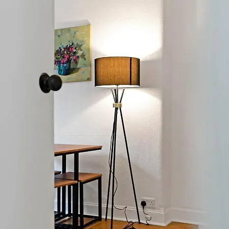 Wonderful & Comfy 2 Bedroom - Close To Centre - Free Parking Apartment Edinburgh