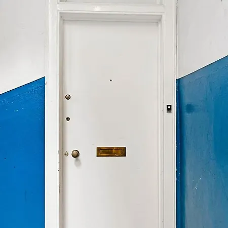 Wonderful & Comfy 2 Bedroom - Close To Centre - Free Parking Apartment *