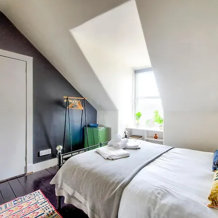 Apartment Guestready - Vibrant Attic Apt In Lovely Leith *