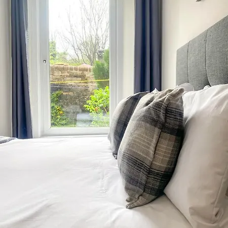 Stunning, Refurbished 2 Bed - Free Street Parking * Edinburgh