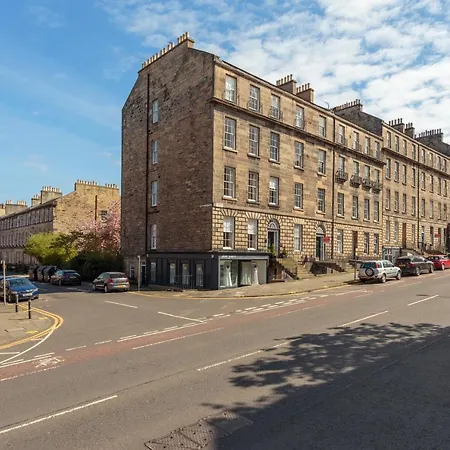 Beautiful Hideout In Center Of * Edinburg