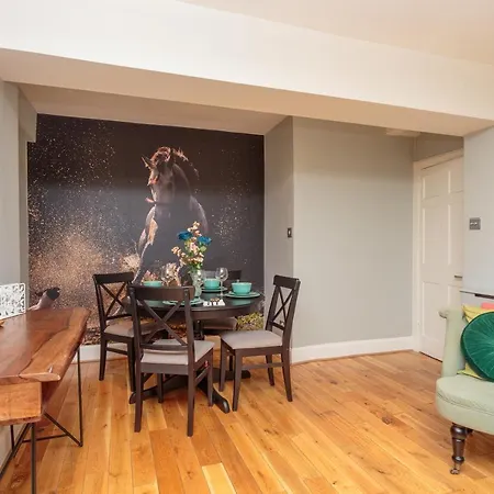 شقة Beautiful Hideout In Center Of *