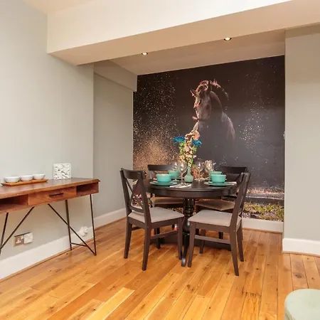 شقة Beautiful Hideout In Center Of *