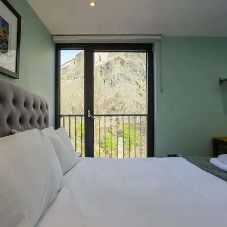Amazing 2 Bedroom With Views Of Castle