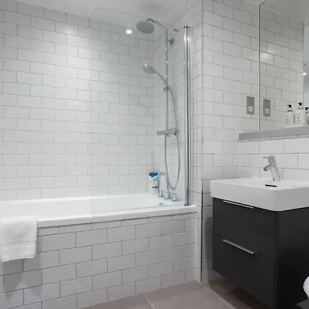 Amazing 2 Bedroom With Views Of Castle Apartamento Edimburgo
