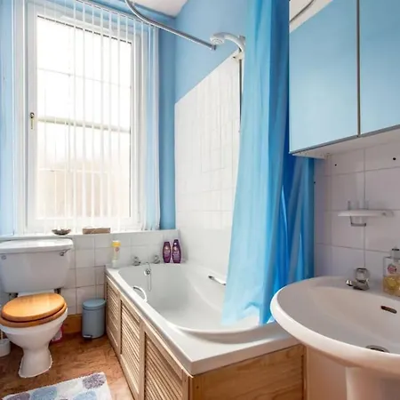 Joivy Spacious In The Old Town Apartment *