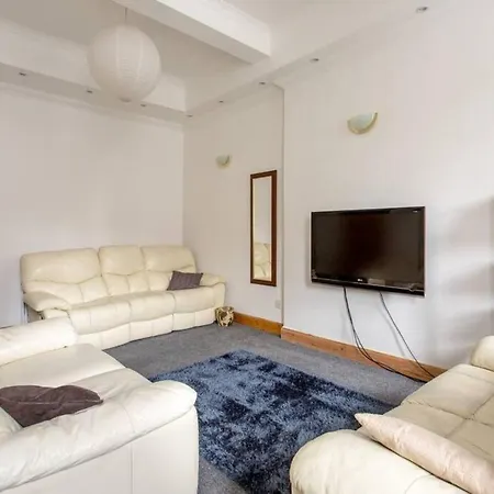 Joivy 3 Bed Flat In Old Town, Close To Grassmarket