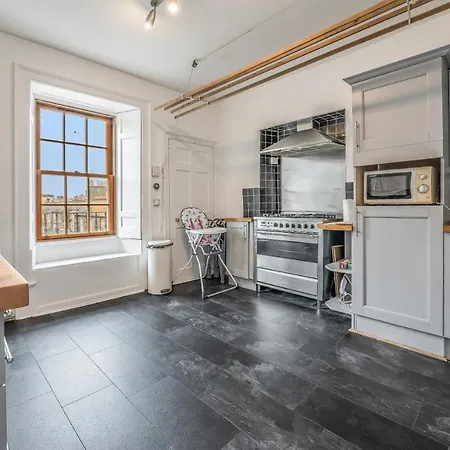 Appartement Castle Street - Colourful Retreat In Heart Of Centre - Walk To Everywhere!