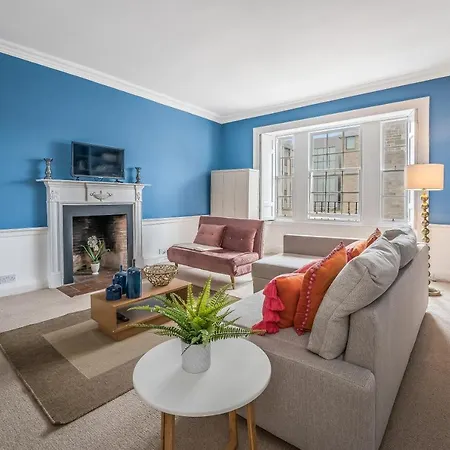 Castle Street - Colourful Retreat In Heart Of Centre - Walk To Everywhere! Appartement