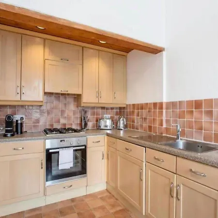 Modern, Bright & Spacious 3 Bedroom In The Heart Of The Centre - Double Beds - Sleeps Up To 6 Guests * إدنبرة