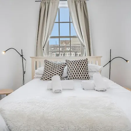 Appartement Castle Street - Colourful Retreat In Heart Of Centre - Walk To Everywhere!
