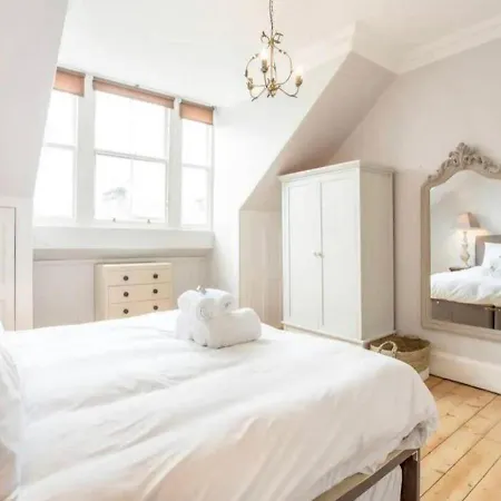 公寓 Modern, Bright & Spacious 3 Bedroom In The Heart Of The Centre - Double Beds - Sleeps Up To 6 Guests