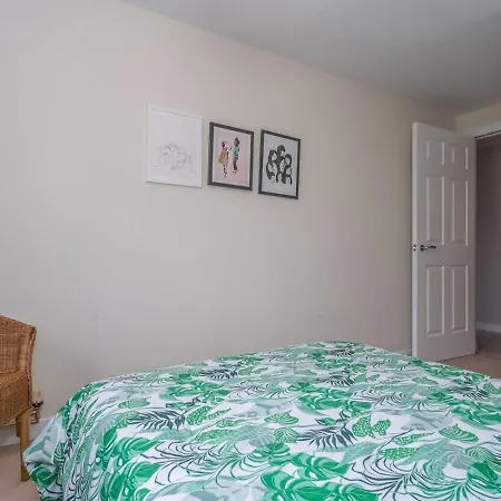Pass The Keys Modern 2 Beds Flat With Balcony And Free Parking شقة *