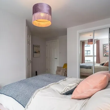 Pass The Keys Modern 2 Beds Flat With Balcony And Free Parking *