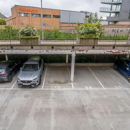 شقة Pass The Keys Modern 2 Beds Flat With Balcony And Free Parking