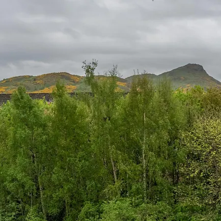 Pass The Keys Modern 2 Beds Flat With Balcony And Free Parking Apartment