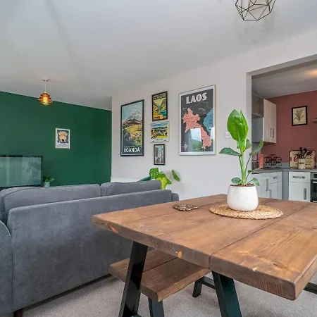 Pass The Keys Modern 2 Beds Flat With Balcony And Free Parking *