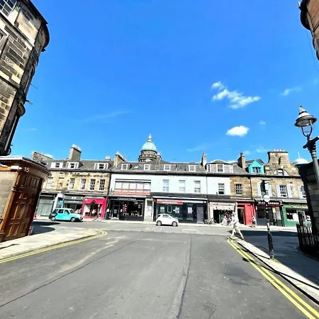 Modern & Spacious 1 Bed Apt, West End