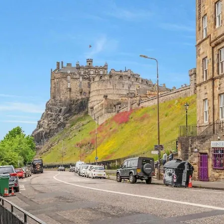 Castle View - 1 Bedroom - Heart Of The Famous Royal Mile & 1 Minute Walk To Castle *