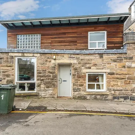 Duplex Main Door Entrance 2 Bedroom Mezzanine House - Edinburgh City Centre - Near Haymarket Train Station - Sleeps Up To 6 Guests Apartament Edynburg