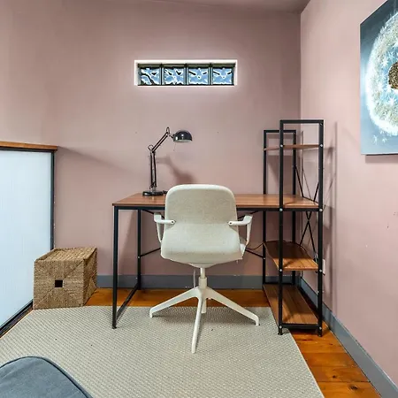 Duplex Main Door Entrance 2 Bedroom Mezzanine House - Edinburgh City Centre - Near Haymarket Train Station - Sleeps Up To 6 Guests * Edynburg